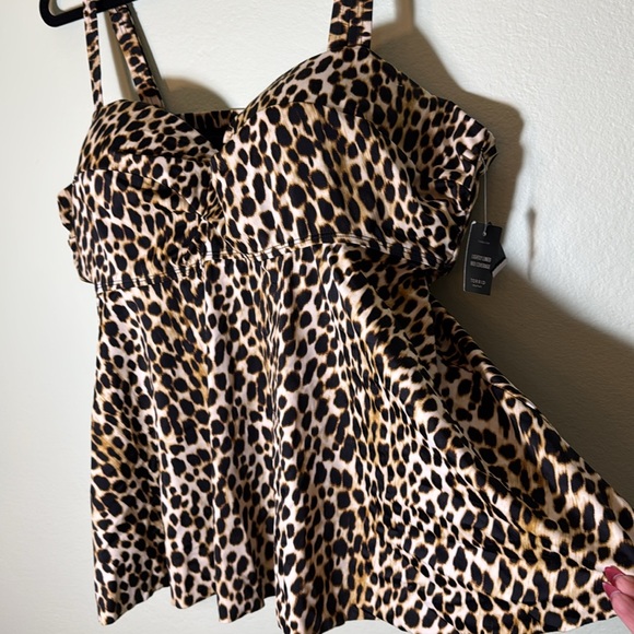 Torrid size 4DD/F Underwire Twist Front Tankini swim top - Picture 5 of 11